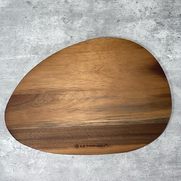 Le Creuset Oval Cutting Board/ Acacia Wood Tray